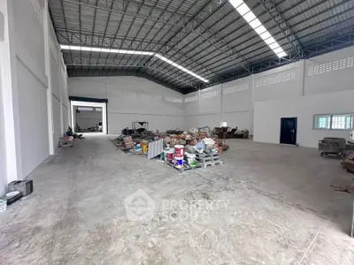 Spacious industrial warehouse with high ceilings and ample storage space