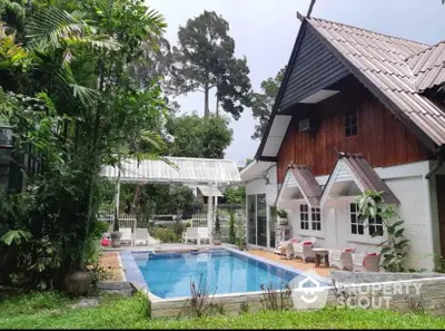 Charming house with pool and lush garden, perfect for relaxation and entertaining.