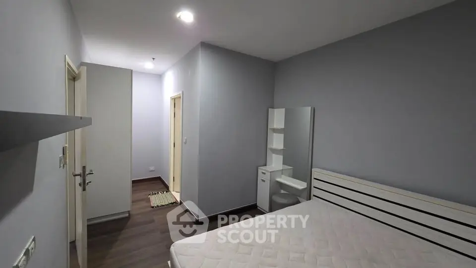 Spacious bedroom with modern design and ample natural light, featuring sleek furniture and elegant decor.