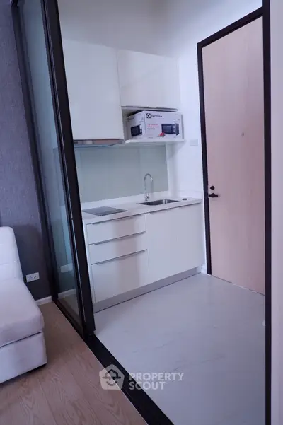  1 Bedroom Condo at Chewathai Residence Asoke-4