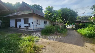Charming rural house with lush greenery and spacious driveway