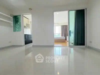Spacious apartment with open layout and modern kitchen