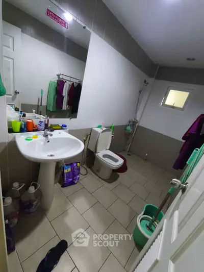 Spacious bathroom with modern fixtures and ample storage space, ideal for comfort and convenience.