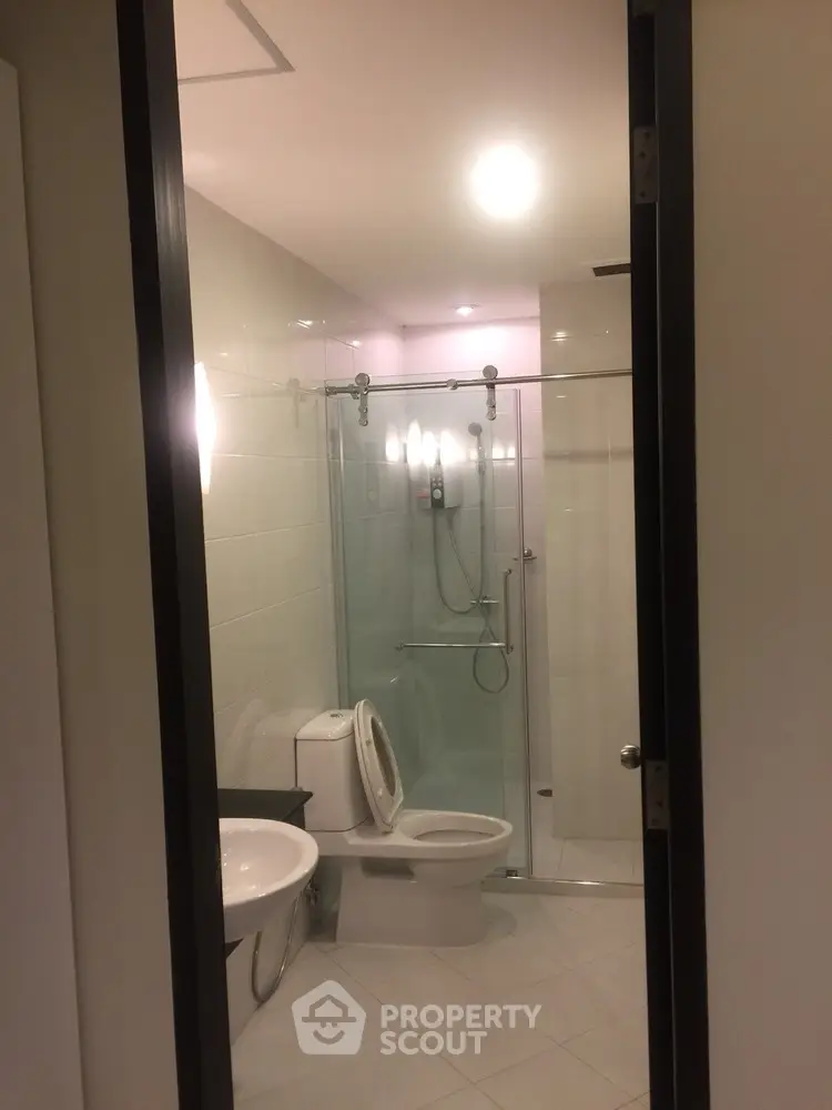  2 Bedrooms Condo at Citismart Sukhumvit 18-1