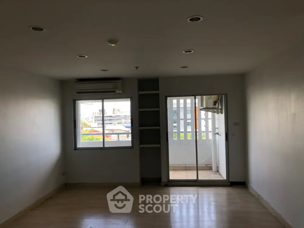  2 Bedrooms Condo -1