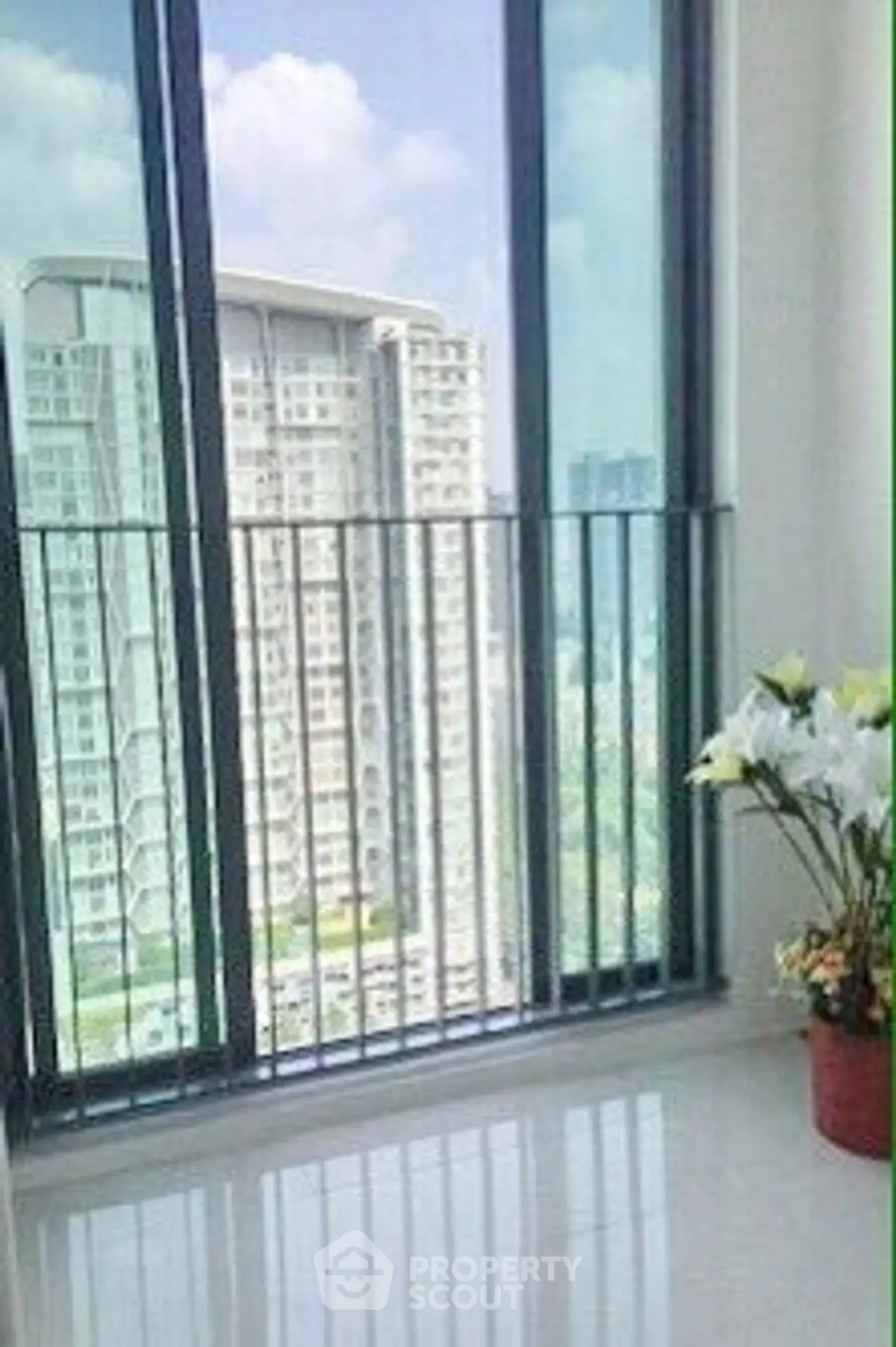 Bright apartment with floor-to-ceiling windows and stunning city view
