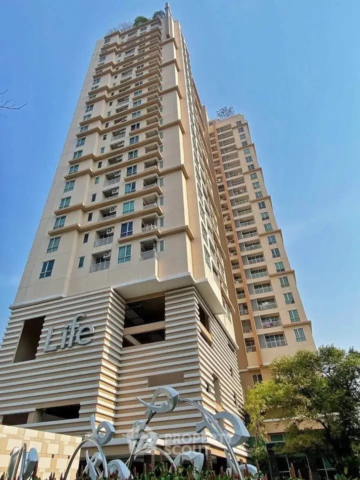 Stunning high-rise building with modern architecture and lush greenery, perfect for urban living.