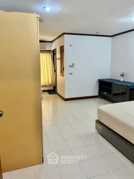 Spacious bedroom with natural light and modern furnishings