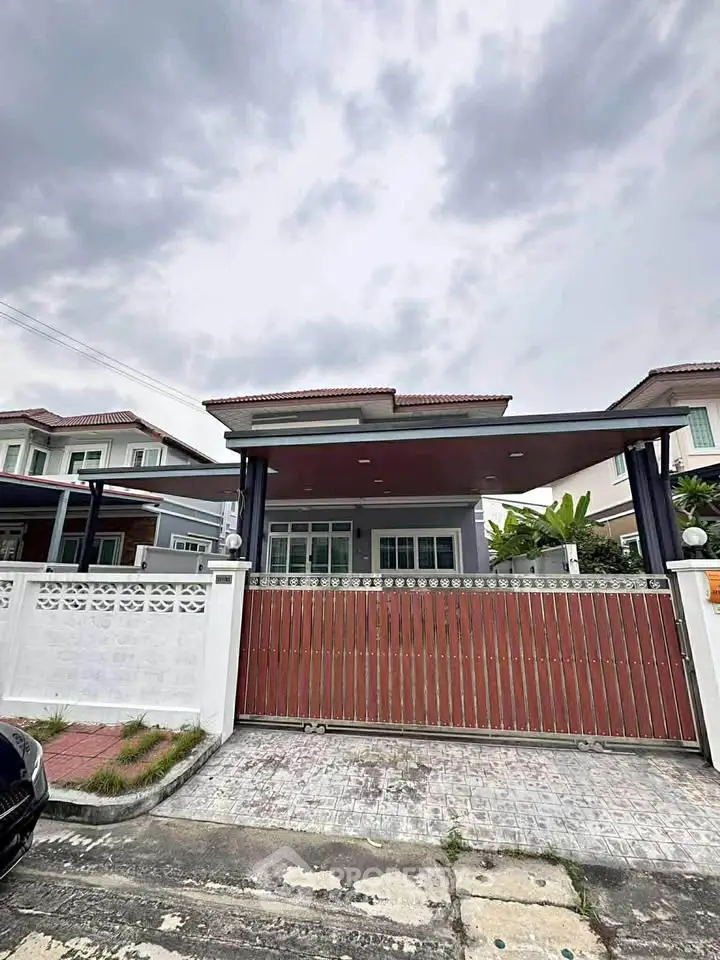 Charming suburban house with modern design and spacious driveway, perfect for family living.