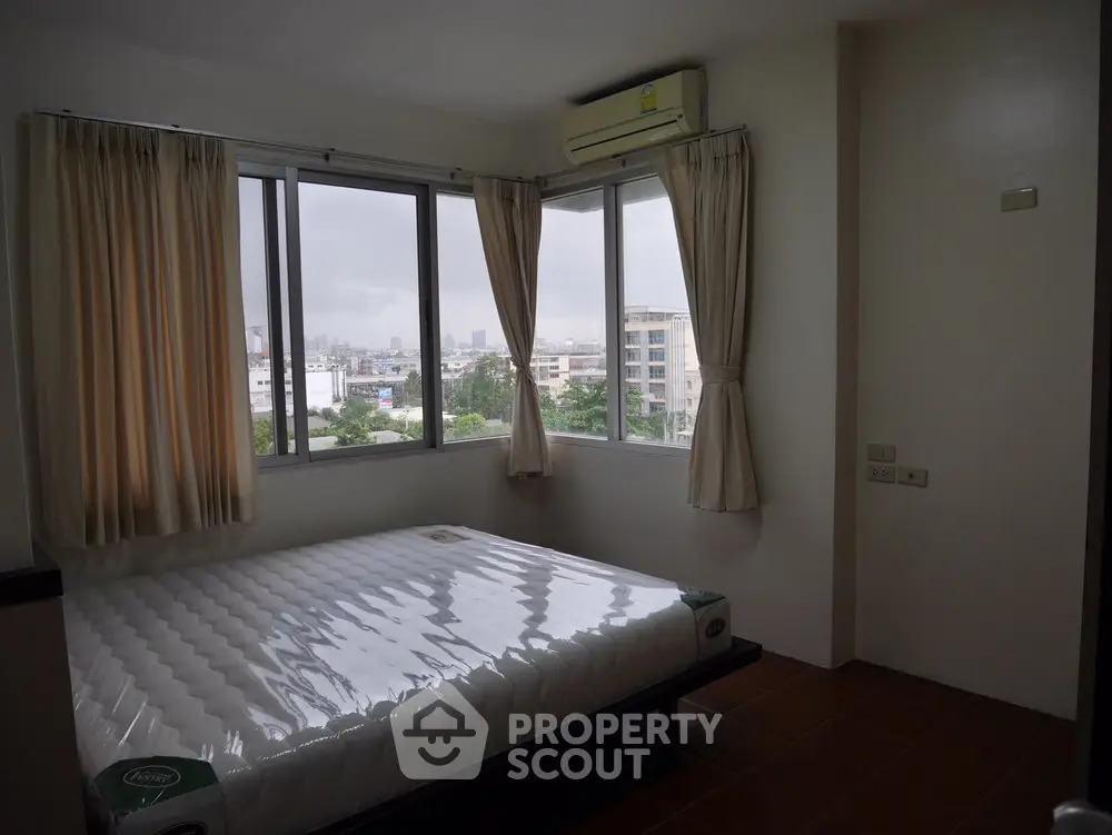  2 Bedrooms Condo -1