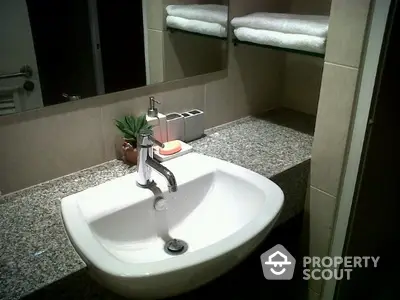 Fully Furnished 1 Bedroom Condo at The Clover Thonglor Residence-5