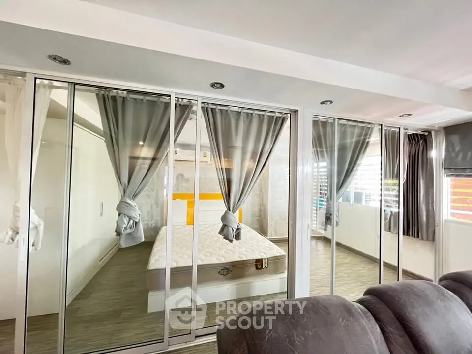 Modern bedroom with mirrored sliding doors and elegant decor