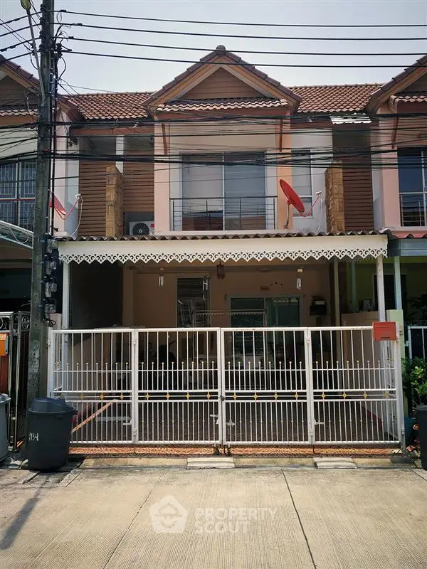 Charming townhouse with gated entrance and balcony in a serene neighborhood.