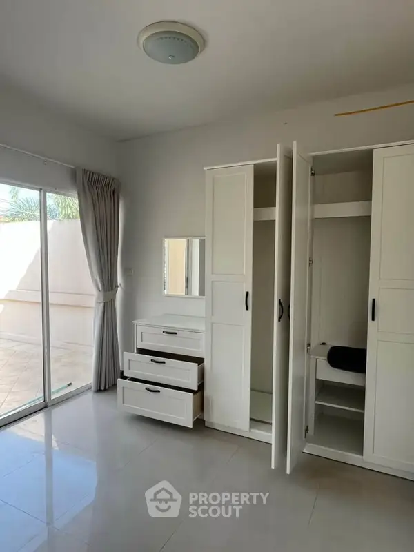 image_rental-28369779