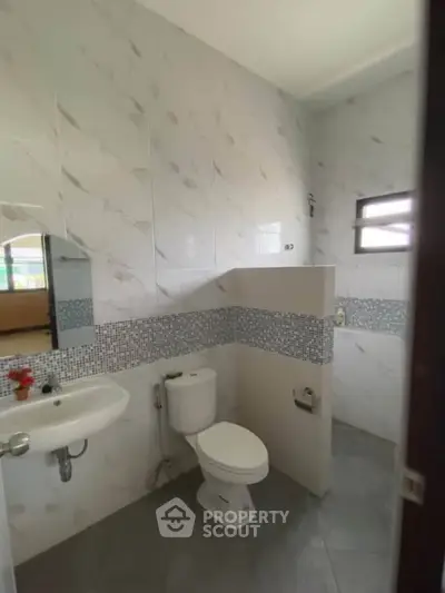 Modern bathroom with elegant tile design and sleek fixtures