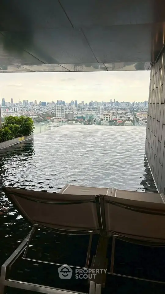 Luxurious rooftop infinity pool with stunning city skyline view, perfect for relaxation and leisure.