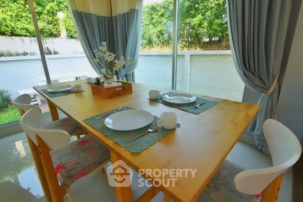 Bright dining area with large windows and elegant table setting, perfect for family gatherings.