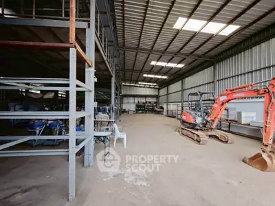 Spacious industrial warehouse with high ceilings and ample storage space.
