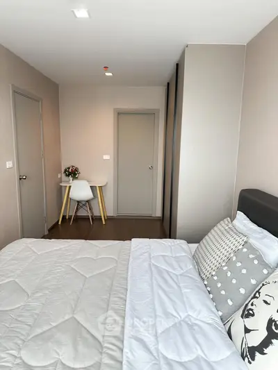 Modern bedroom with stylish decor and cozy bedding in a contemporary apartment.