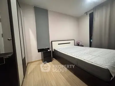 Modern bedroom with sleek design and cozy ambiance, featuring a comfortable bed and stylish decor.