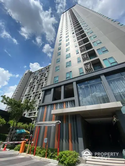  2 Bedrooms Condo at Centric Huai Khwang Station-4