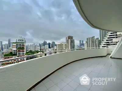  2 Bedrooms Condo at Supalai Place Sukhumvit 39-5