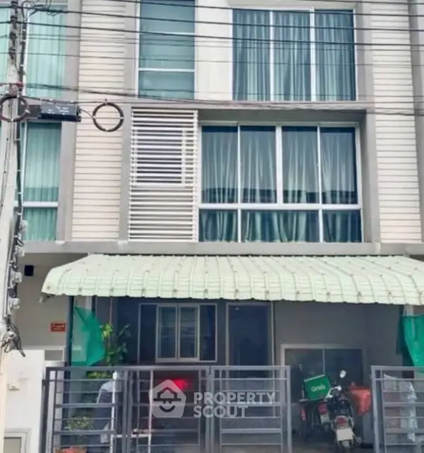 image_rental-31426373