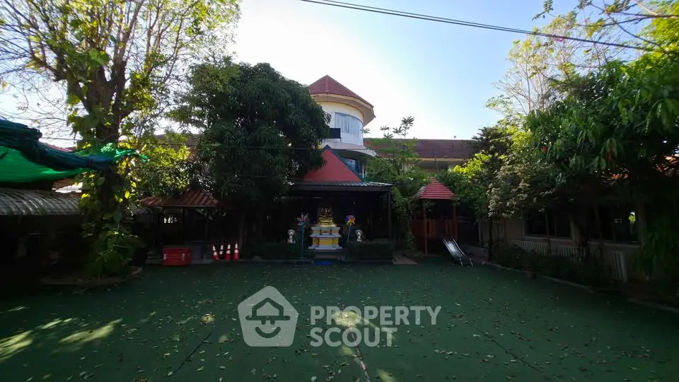 Charming property with lush garden and unique architectural design