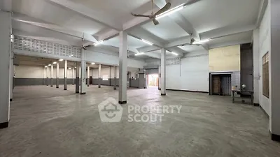 Spacious industrial warehouse with high ceilings and ample lighting