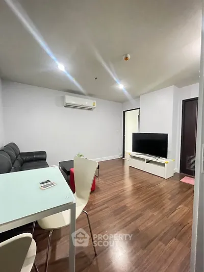 Modern living room with sleek furniture and hardwood floors