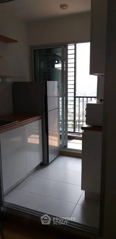  1 Bedroom Condo at The President Sathorn Ratchapruek 3 Kitchen