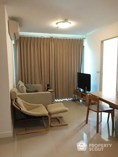 Fully Furnished 2 Bedrooms Condo at Ideo Blucove Sukhumvit Livingroom