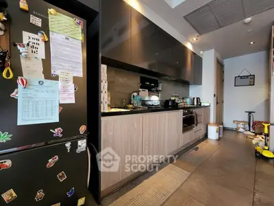 Modern kitchen with sleek cabinets and appliances, featuring a cozy and functional layout.