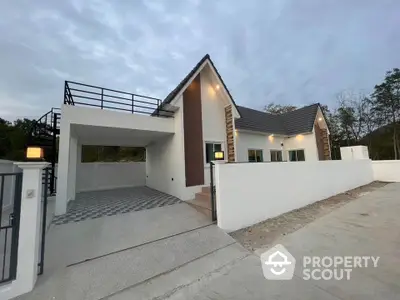 Modern single-story house with spacious driveway and contemporary design