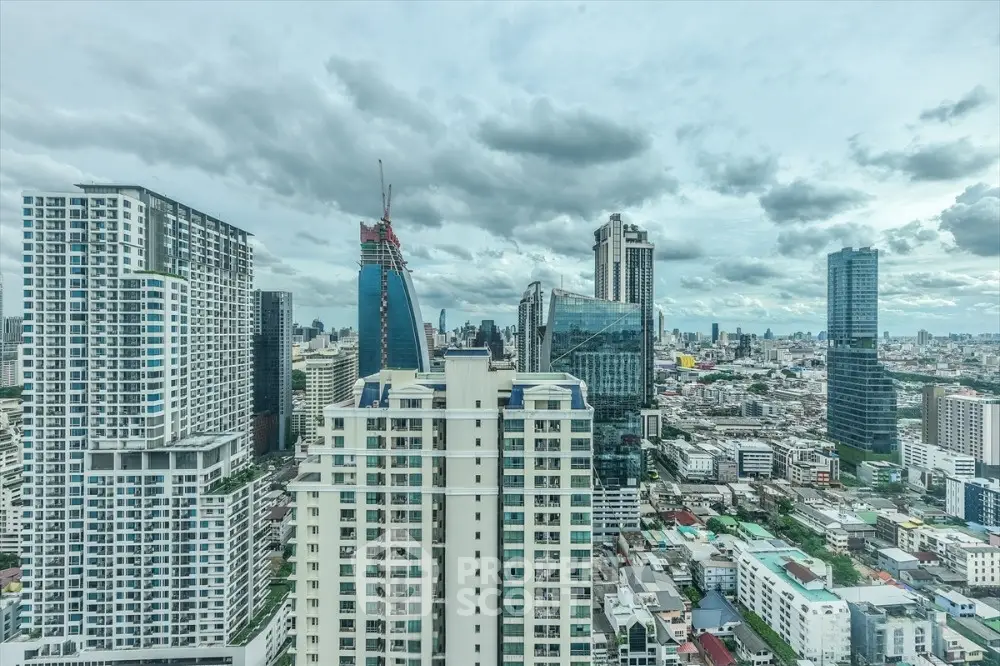 Stunning cityscape view showcasing modern skyscrapers and urban skyline.