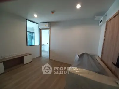 Modern unfurnished living room with wooden flooring and air conditioning