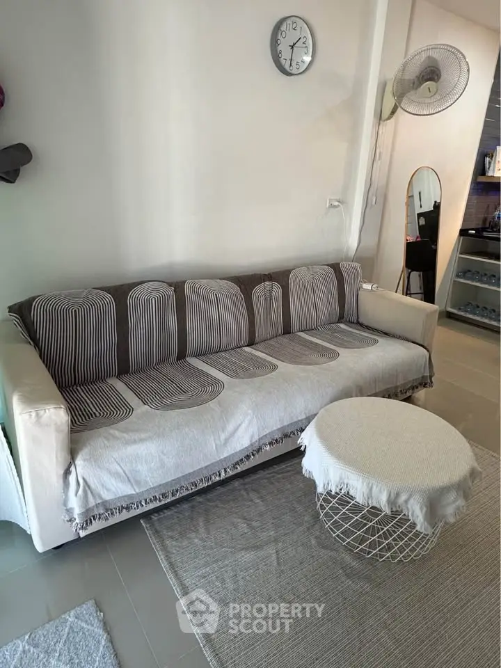 Cozy living room with stylish sofa and modern decor, perfect for relaxation and entertaining.