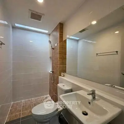 Modern bathroom with sleek fixtures and elegant tile design