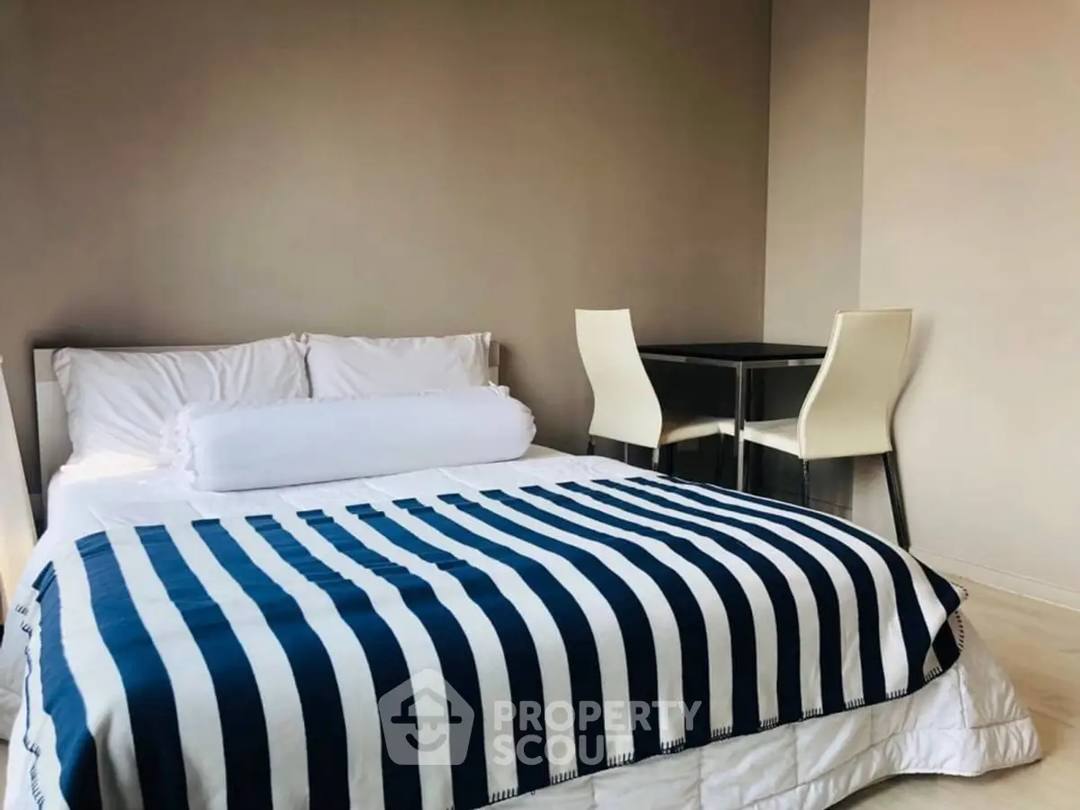 Cozy bedroom with modern decor and stylish furniture, perfect for relaxation and comfort.