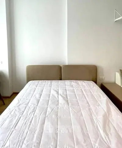 Modern bedroom with minimalist design and cozy bed in a bright apartment.