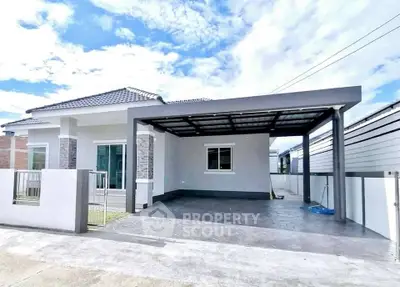 Modern single-story house with spacious carport and sleek design