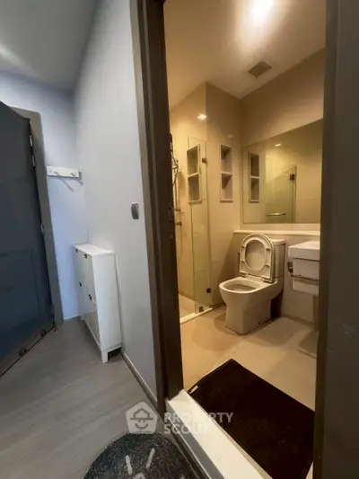 Modern bathroom with sleek design and neutral tones