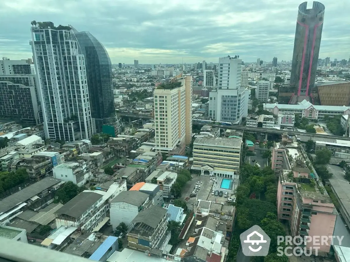 Stunning cityscape view showcasing modern high-rise buildings and urban landscape.