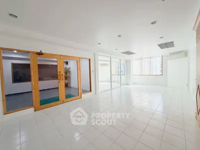 image_rental-28005770