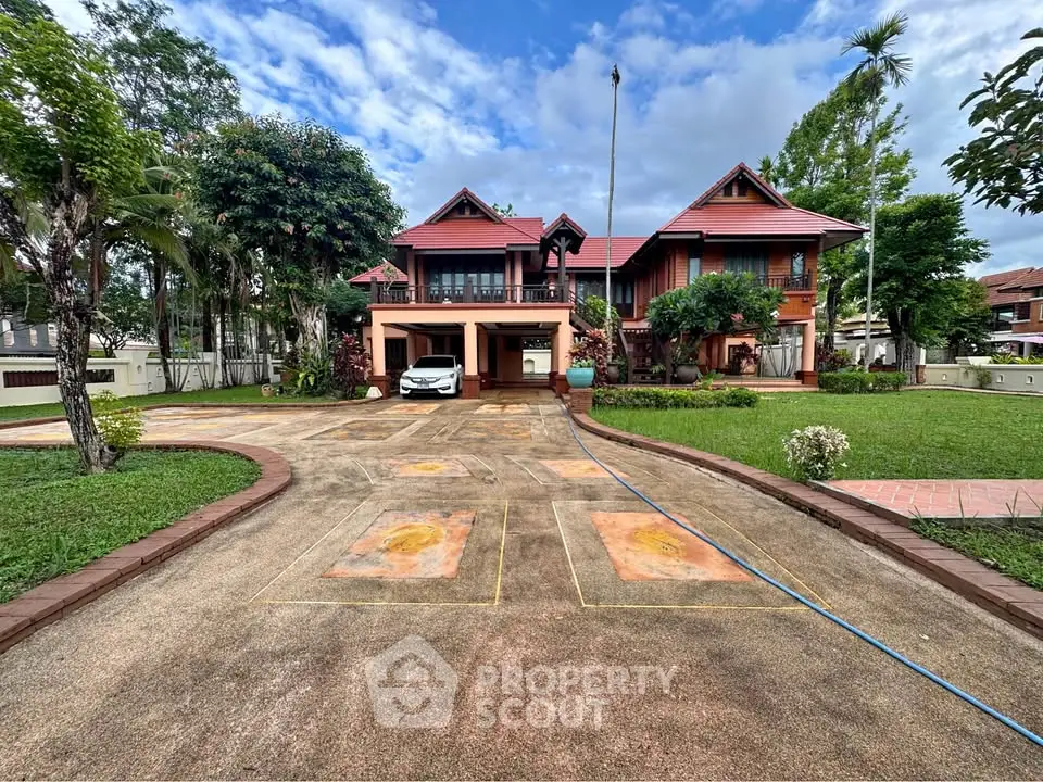 Stunning two-story house with spacious driveway and lush garden, perfect for family living.