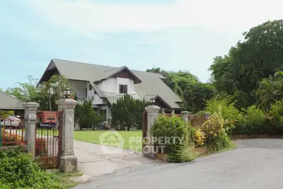 Charming suburban house with lush garden and spacious driveway, perfect for family living.