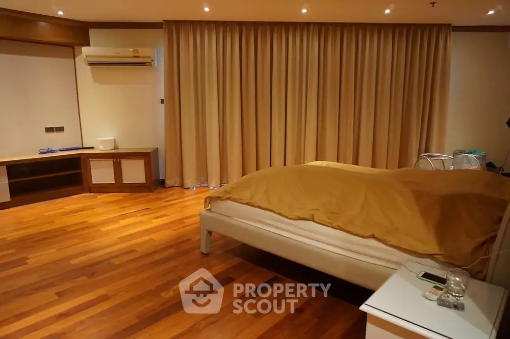  3 Bedrooms Condo at Baan Suanpetch Condominium-1
