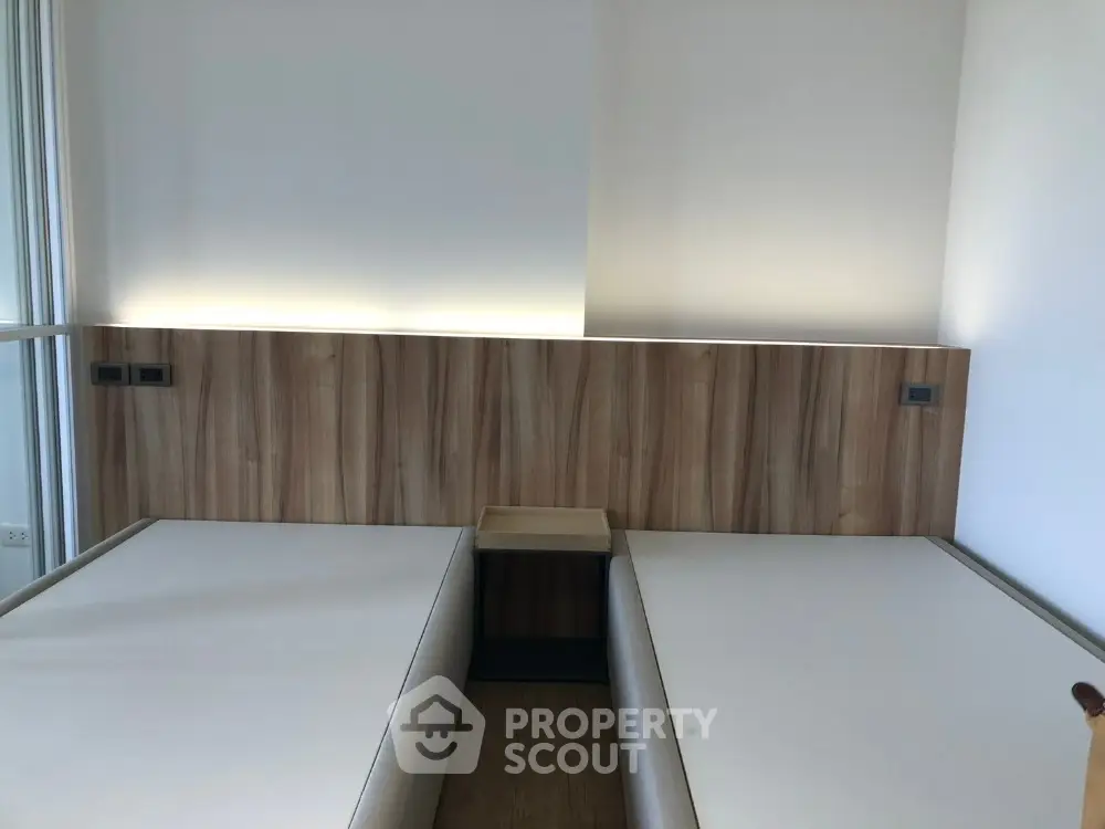Modern bedroom with twin beds and stylish wooden headboard