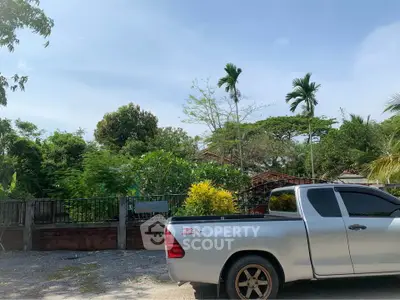 Charming suburban property with lush greenery and a spacious driveway, perfect for nature lovers.