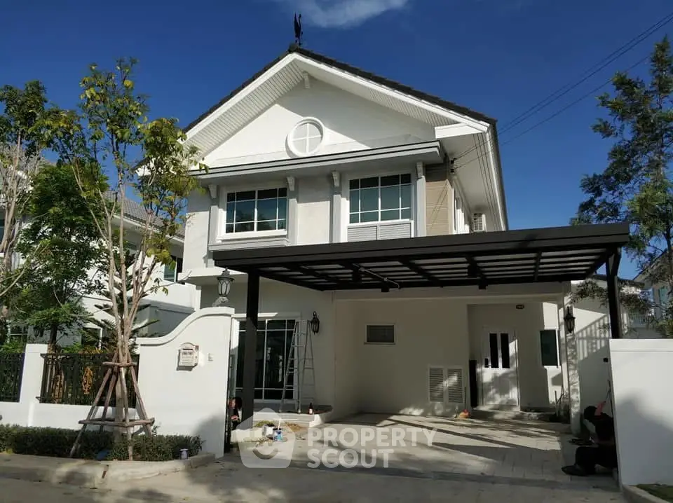Modern two-story house with spacious driveway and contemporary design